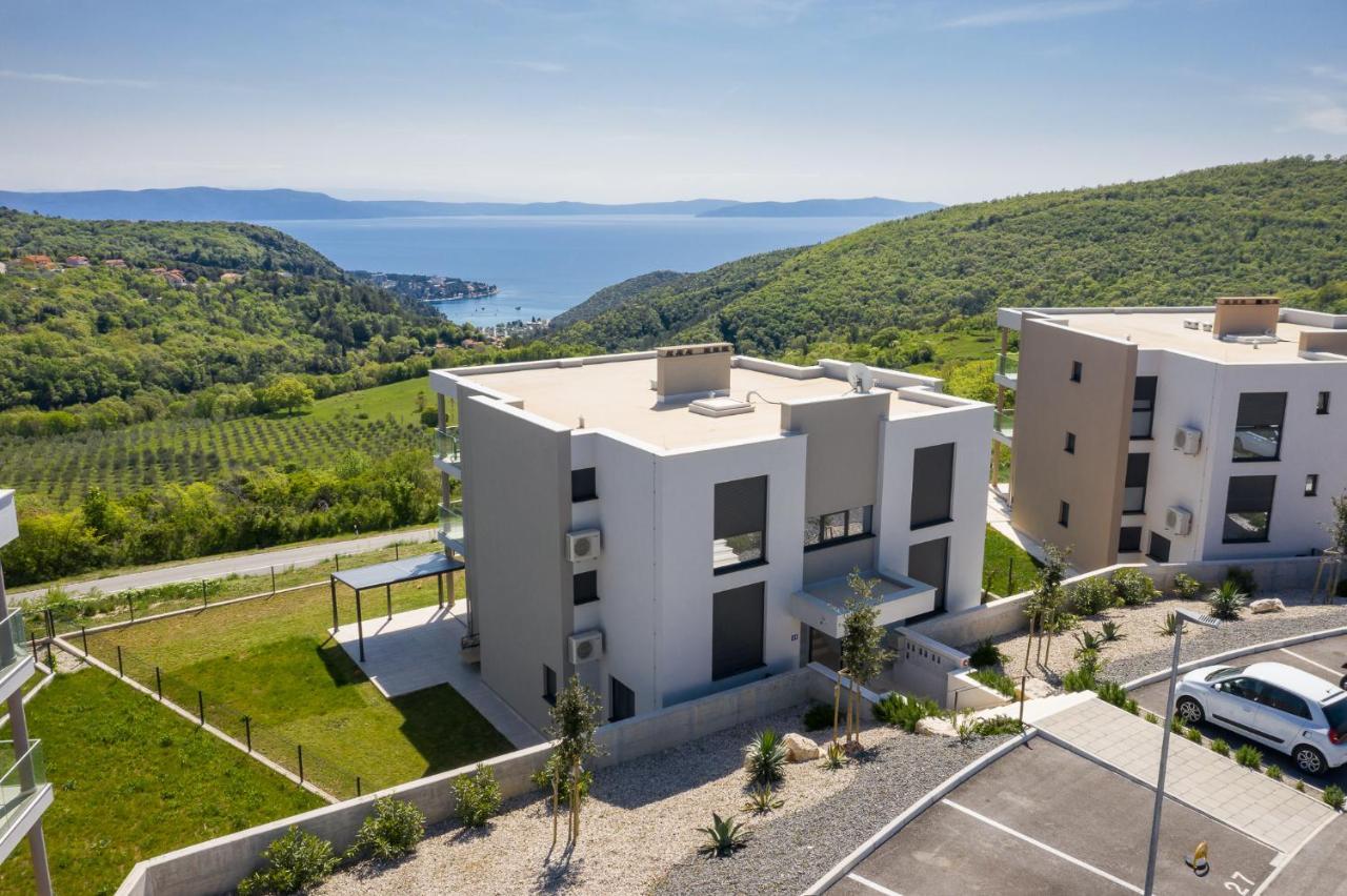 Royal Hilltop Residence Labin  Luaran gambar