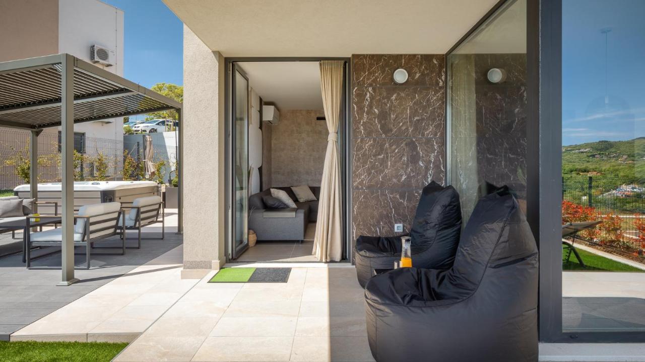 Royal Hilltop Residence Labin  Luaran gambar