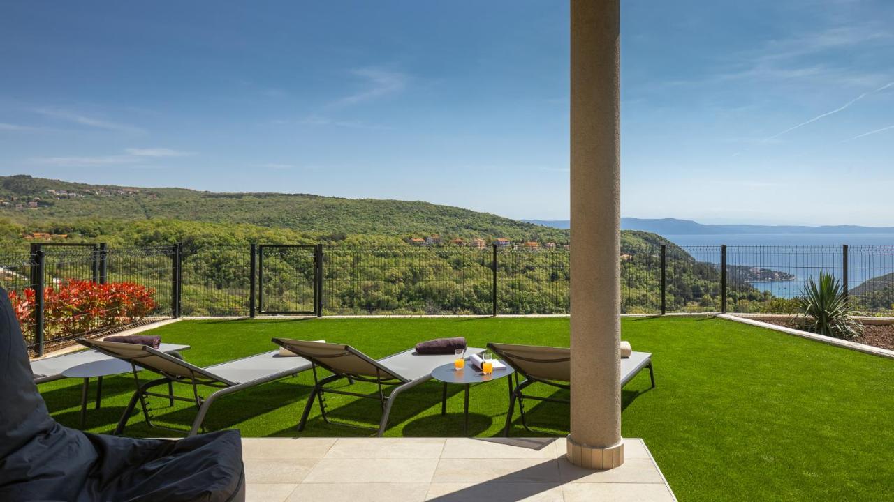 Royal Hilltop Residence Labin  Luaran gambar