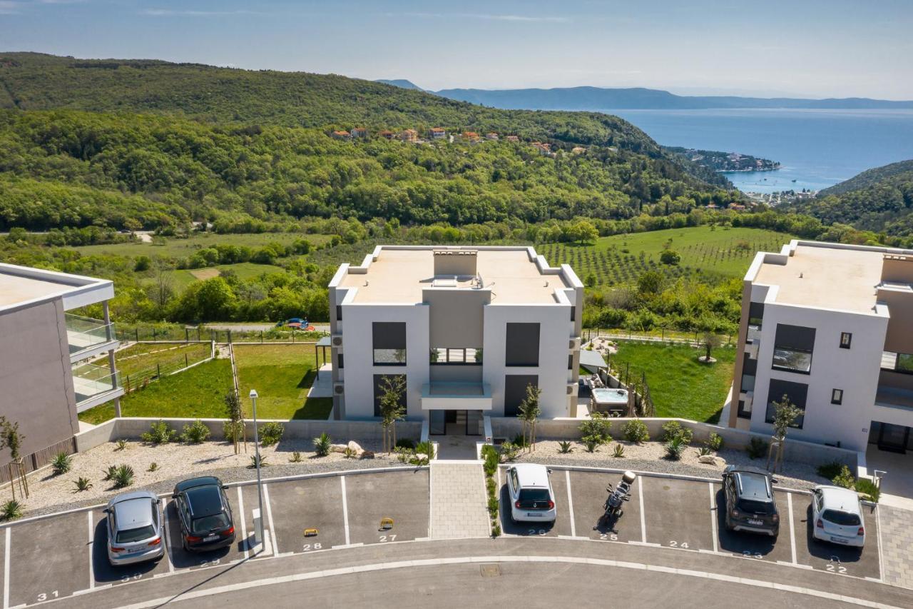 Royal Hilltop Residence Labin  Luaran gambar